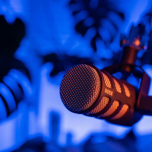 natural-microphone-blue-audio-equipment-entertainment-performing-arts-1683340-pxhere.com